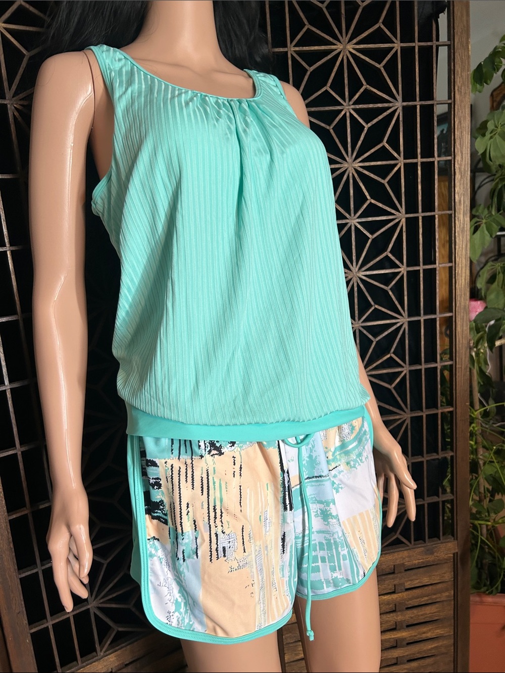 NWOT 2 PIECE SWIM SUIT  L